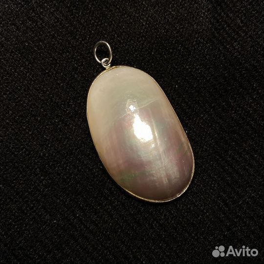 Перламутровый крупный кулон