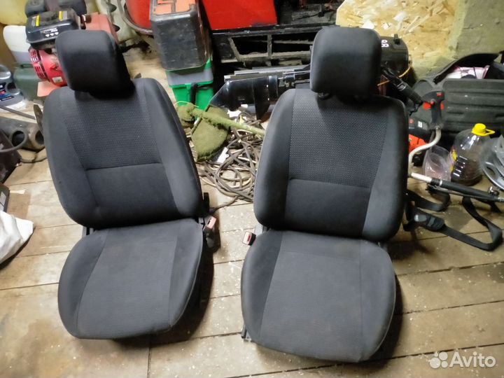 Передние сиденья Лада гранта 2016