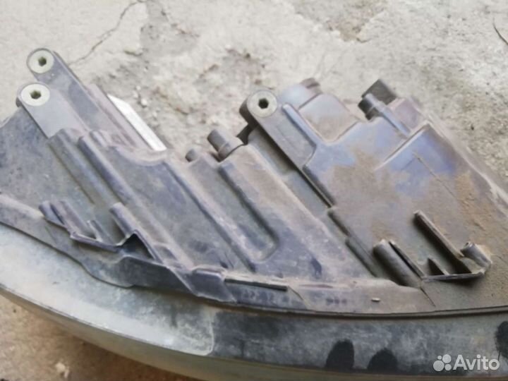 Фара правая Volkswagen Polo