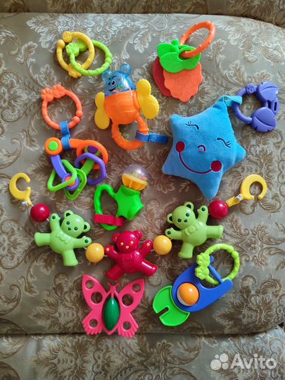 Развивающий коврик FairChild и игрушки