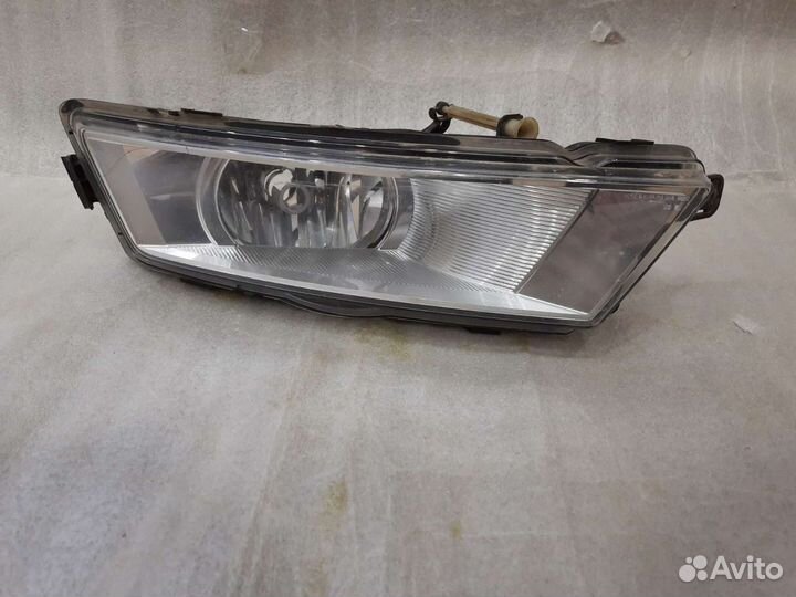 Skoda Rapid фара противотуманная правая