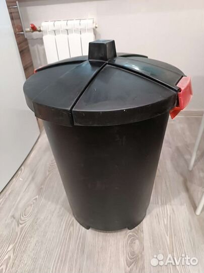 Пластиковый мусорный бак 65 литров