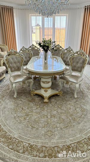 Стол и стулья 