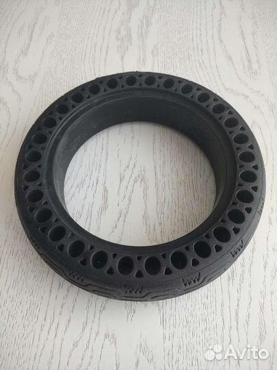 Новая литая шина для электросамоката