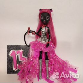 Набор кукол Элизабет Кэтти Нуар и Вайперин Горгон Монстры в Лондоне (Monster High)