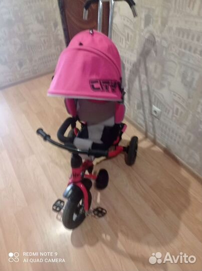 Детский трехколесный велосипед с ручкой