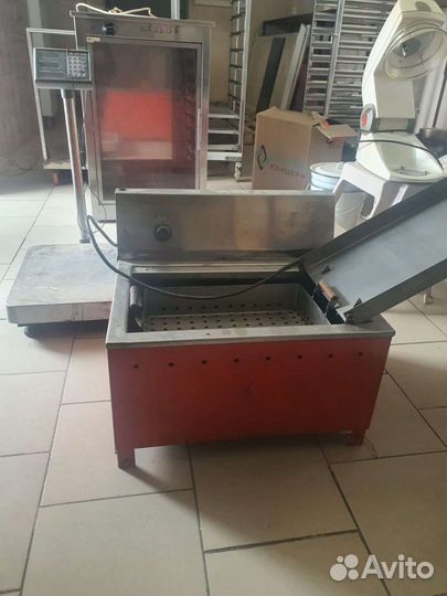 Весы напольные. Расстойка. Фретюрница