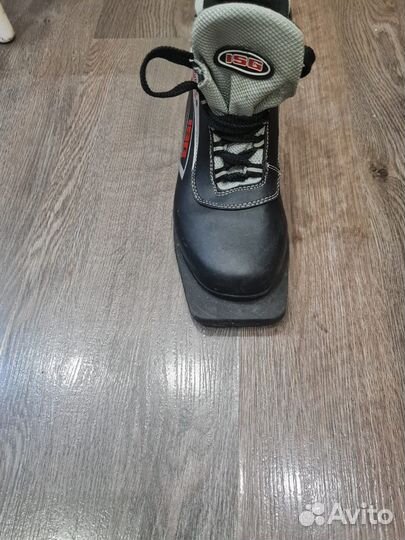 Лыжные ботинки