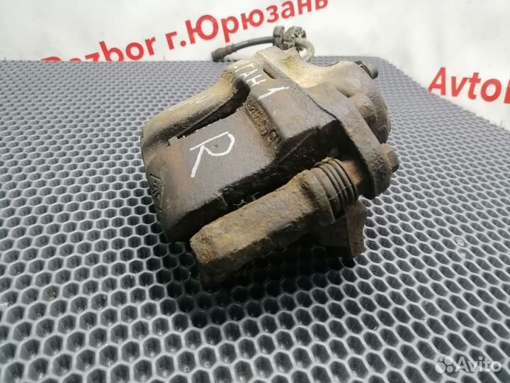 Суппорт передний правый Renault Megane 1