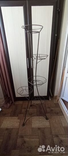 Подставка под цветы