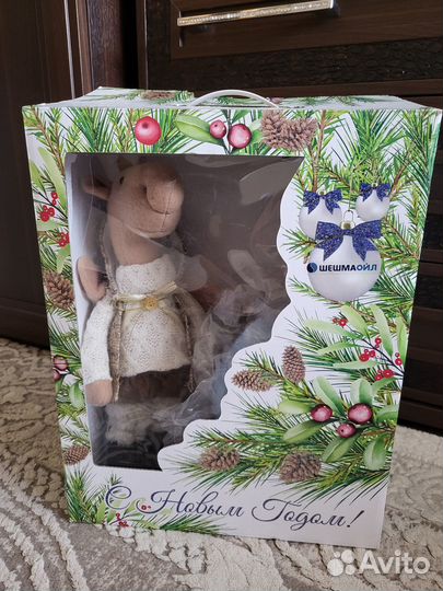 Подарок игрушка и мяч