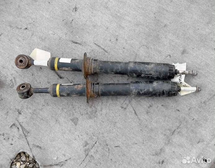 Амортизатор передний Toyota Land Cruiser 200