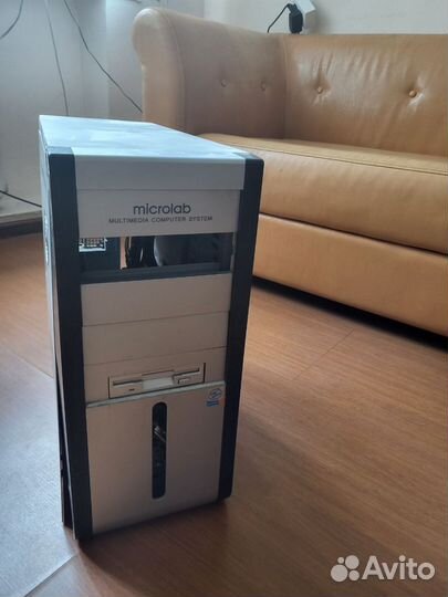 Компьютерный корпус с блоком питания, ретро