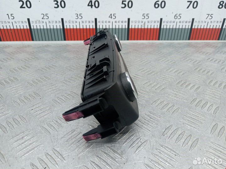 Блок управления климатической установкой Toyota Avensis