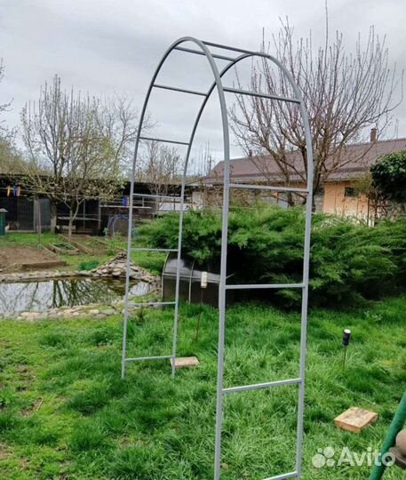 Кованные арки, подставки для цветов