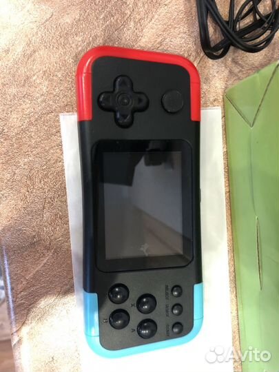 Портативная игровая приставка в упаковке