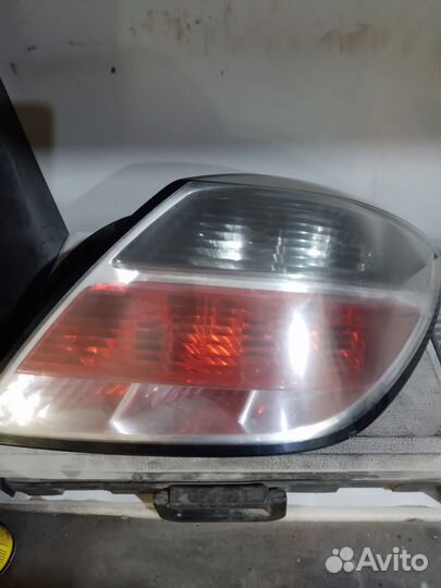 Фонарь задний правый opel astra h