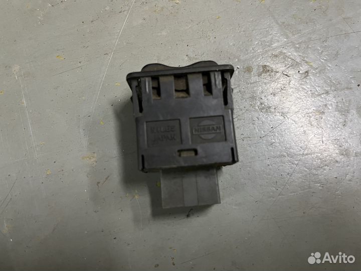 Кнопка центрального замка Primera P12 25210-AV600