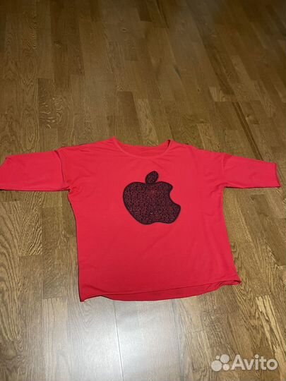 Футболка с логотипом apple