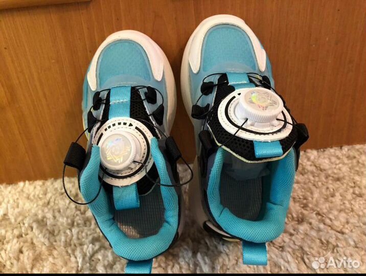 Кроссовки детские новые