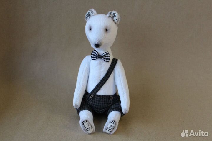 Белый Тедди мишка в штанишках. Ручная работа
