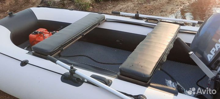 Лодка с мотором