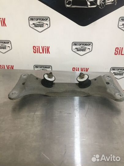 Траверса на коробку С подушками бме Е90