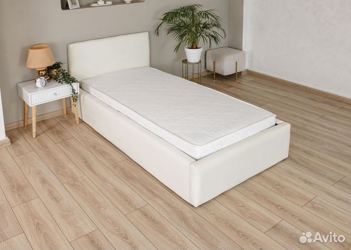 Кровать с матрасом