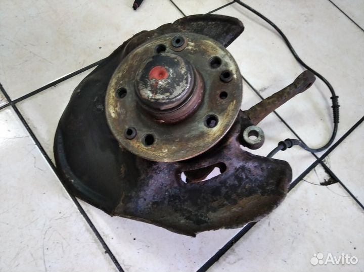 Кулак поворотный передний правый w124 E-class 6