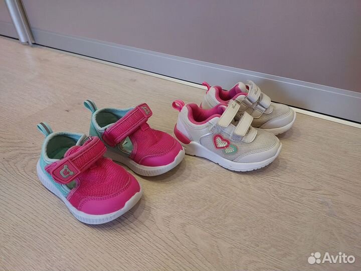 Кроссовки и сандалии детские для девочек