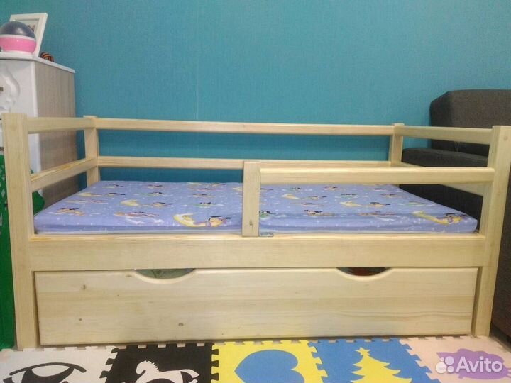 Детская кровать с бортиком