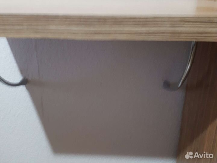 Прикроватный столик