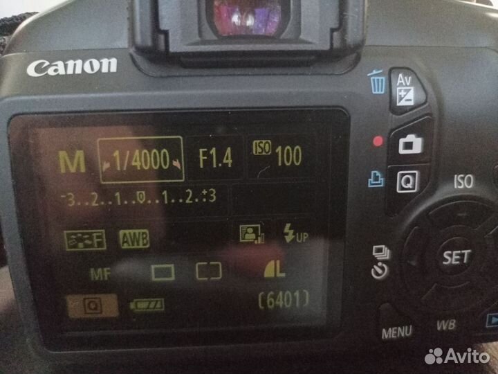 Зеркальный фотоаппарат Canon 1100d