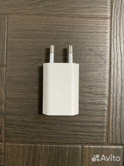 Сетевое зарядное устройство Apple md813zm/A белый