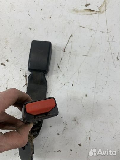 Peugeot 408 зещёлка ремня безопасности задняя