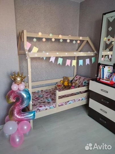 Детская кроватка домик из массива от 3 лет