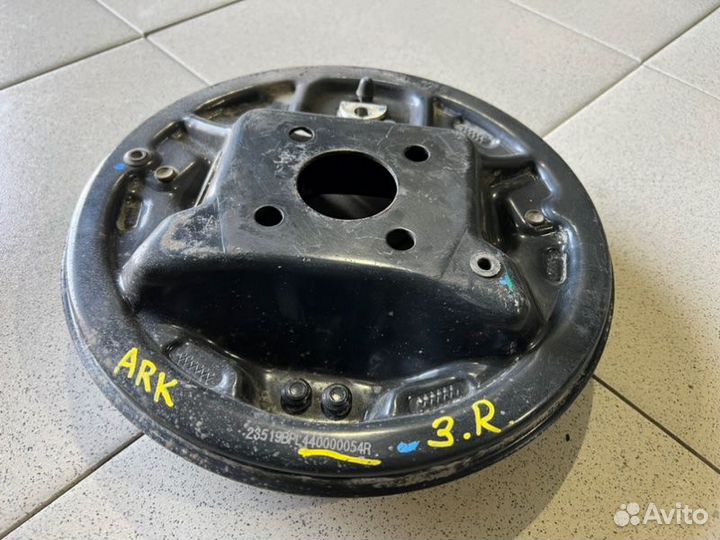 Щит опорный задний правый Renault Arkana пробег 46