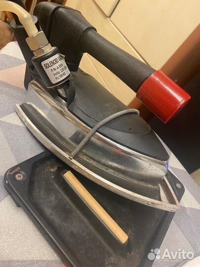 Гравитационный утюг с антипригарной платформой