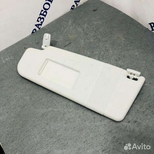 Правый солнцезащитный козырёк Octavia A5