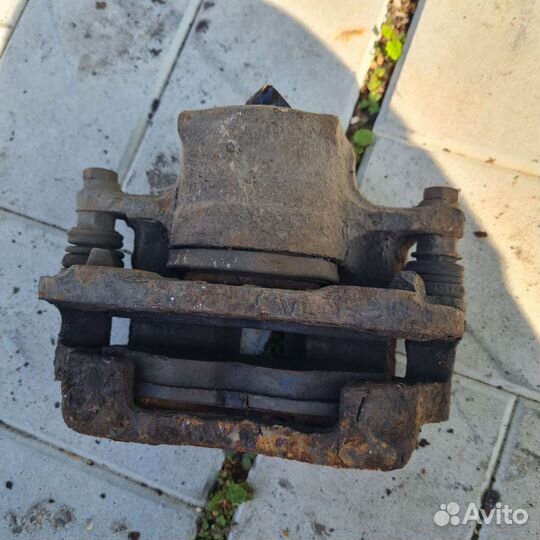 Суппорт Skoda Felicia 1.3 правый передний