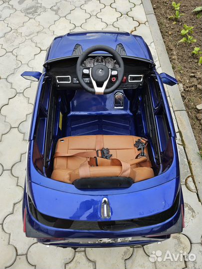 Продам детскую машину на аккумуляторе