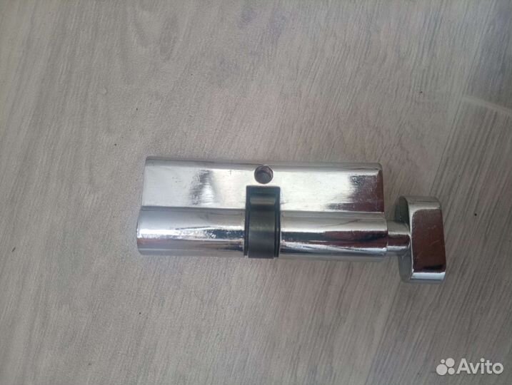 Новый дверной замок с ручками