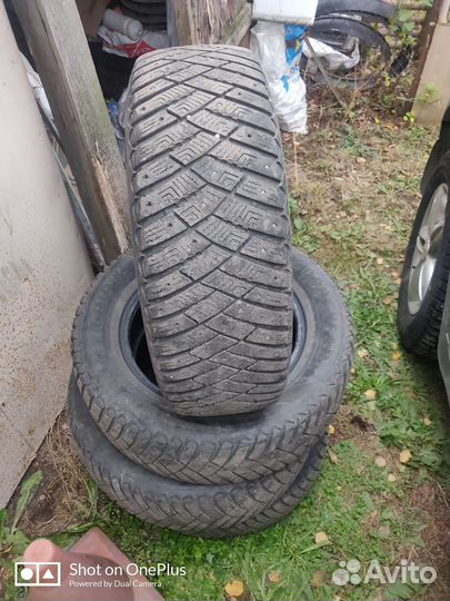 Goodyear UltraGrip Ice 215/65 R16 102