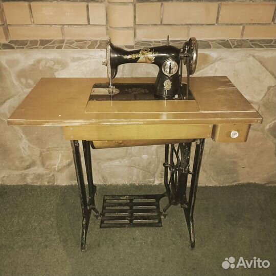 Ножная швейная машинка зшм, ссср, ретро, станина
