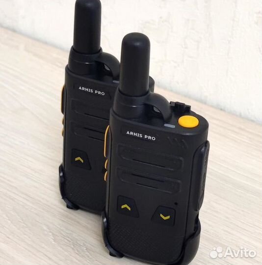 Рация-радиостанция в комплекте с наушниками