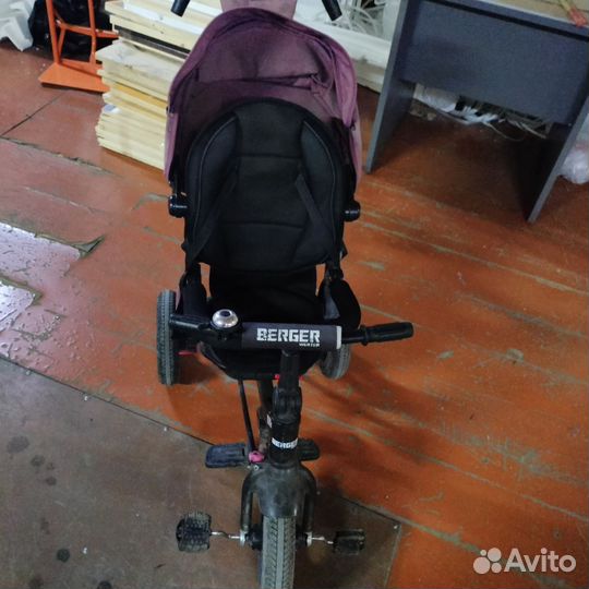 Детский велосипед с ручкой