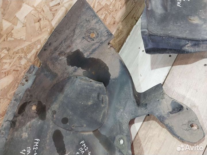 Подкрылок передний левый Renault Megan 2