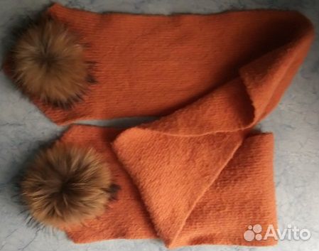 Комплект шапка и шарф с натуральным мехом енота