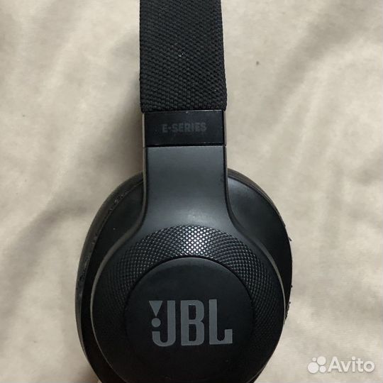 Беспроводные наушники JBL E55BT