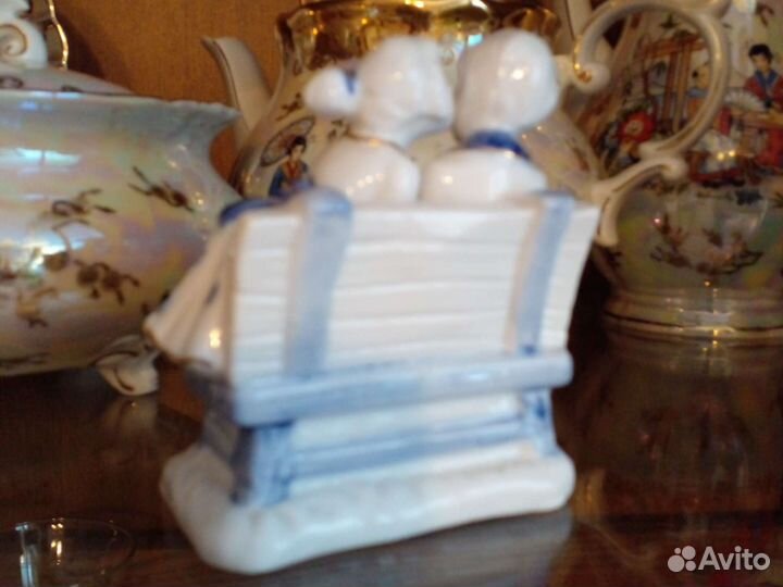 Статуэтка Влюбленная парочка на скамейке